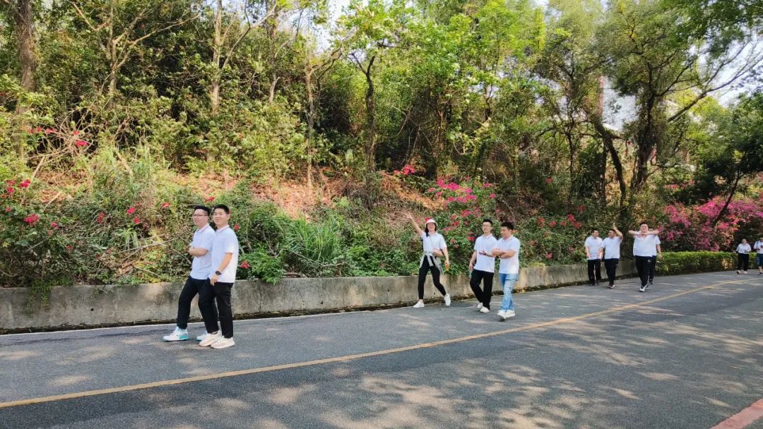 覽紅花湖美景，鑄藍(lán)柯路精神