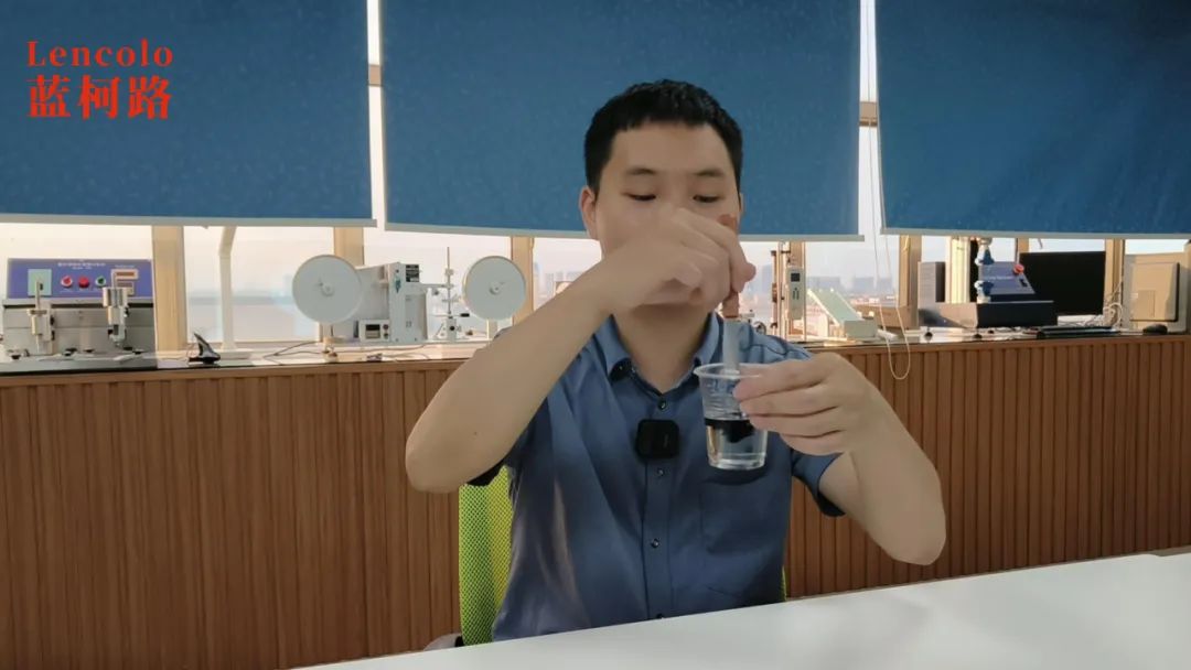 加色性好，添加一點(diǎn)色精或色漿即可攪拌分散均勻